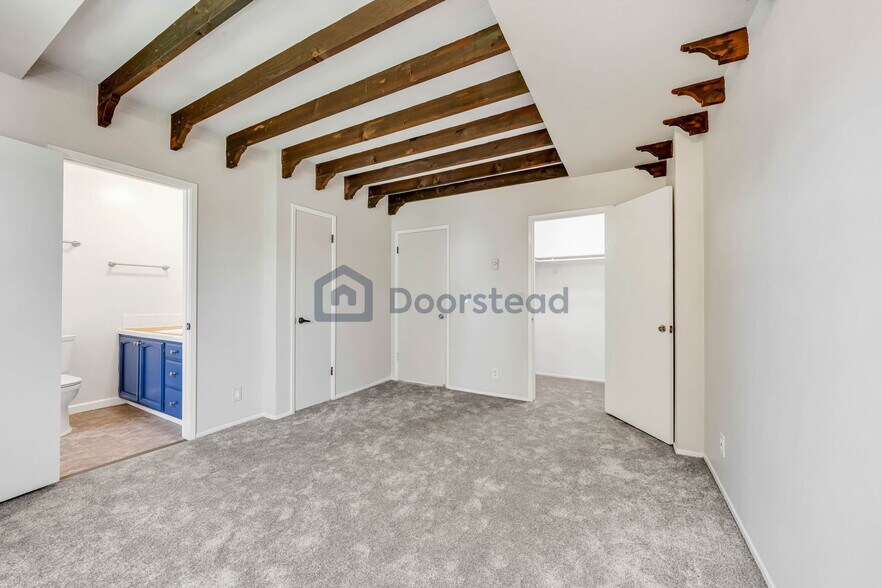 Building Photo - 5104 Westmont Ave