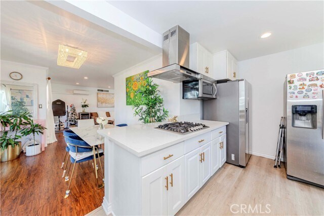 Building Photo - 358 S Gramercy Pl
