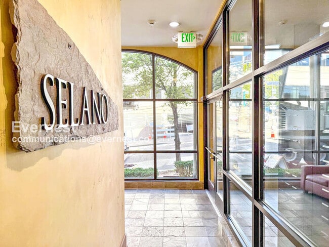 Building Photo - 133 Queen Anne Ave N