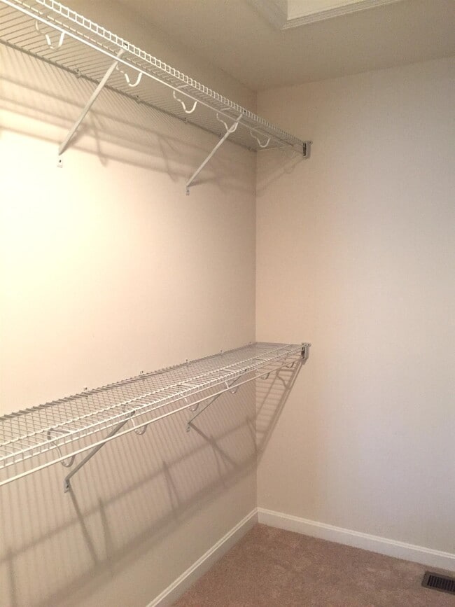 Building Photo - 27 Nesenkeag Dr