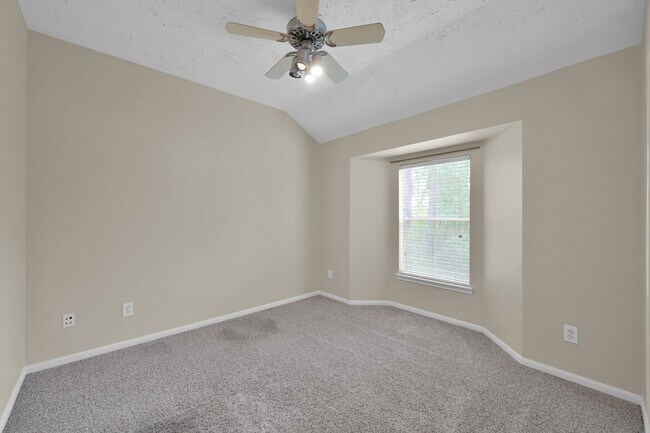 Building Photo - 8051 Bay Branch Dr