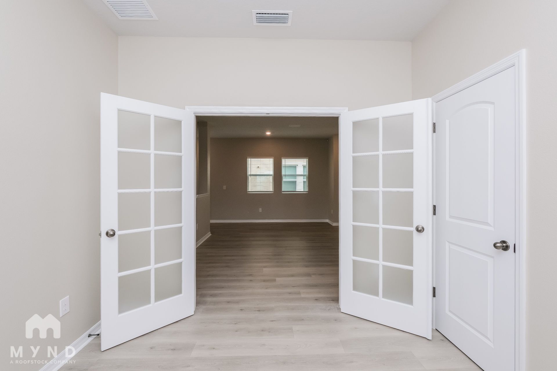 Building Photo - 5530 Silver Sun Dr