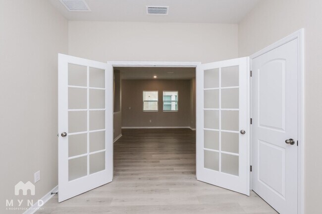 Building Photo - 5530 Silver Sun Dr