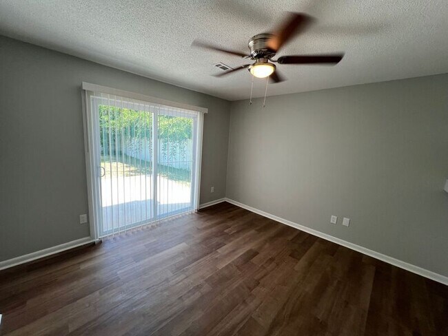 Building Photo - 14005 Glenview Dr SW