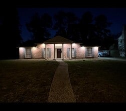 Building Photo - 5803 Pinewood Springs Dr