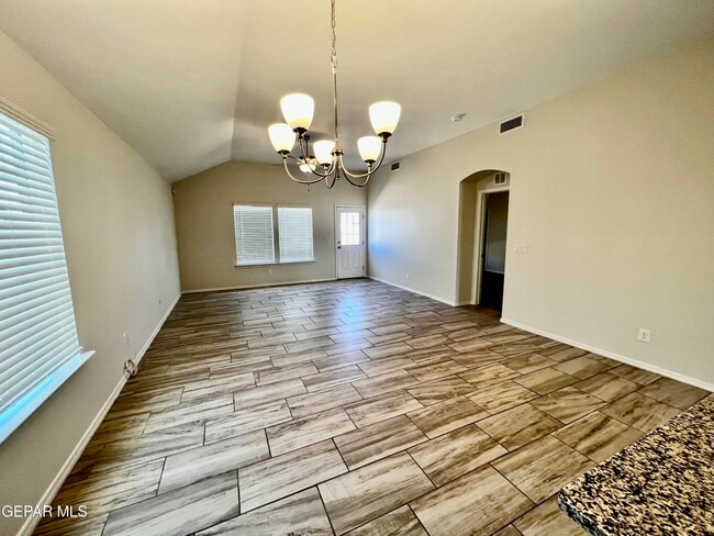 Building Photo - 1020 Indigo Sky St