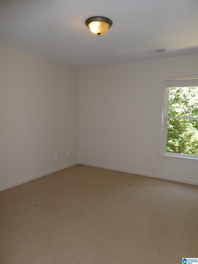 Building Photo - 1040 Cole Cir