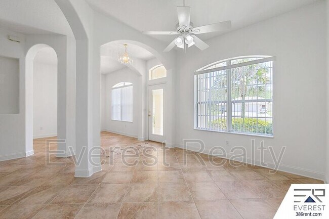 Building Photo - 13 Sleigh Bell Pl