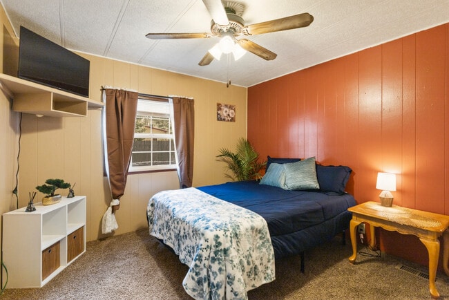 Building Photo - 18010 Ponderosa Ln