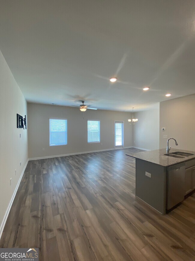 Building Photo - 1182 Westhampton Wy