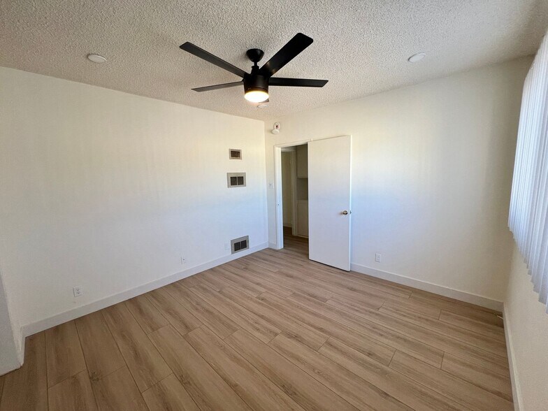 Building Photo - 12737 Matteson Ave