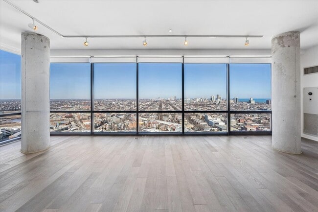 Building Photo - 860 W Blackhawk St