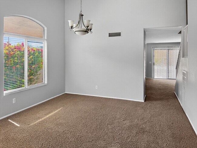Building Photo - Beautifu;l 4Bed/2.5Bath, Private Pool Home!