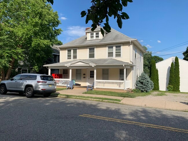 Building Photo - 605 Church St