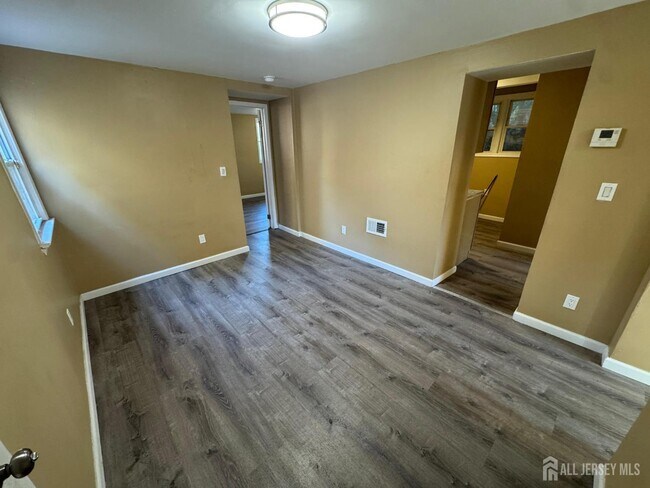 Building Photo - 724 Cortlandt St