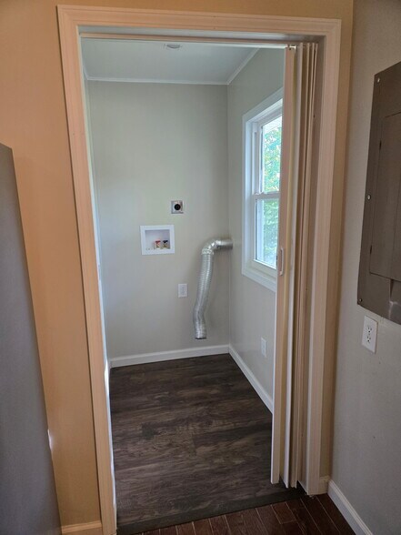 Building Photo - 28 Edgemont Dr