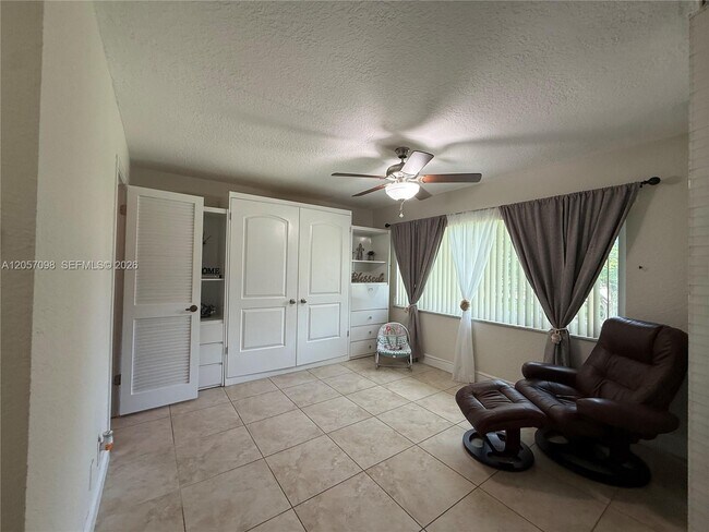 Building Photo - 8901 S Hollybrook Blvd