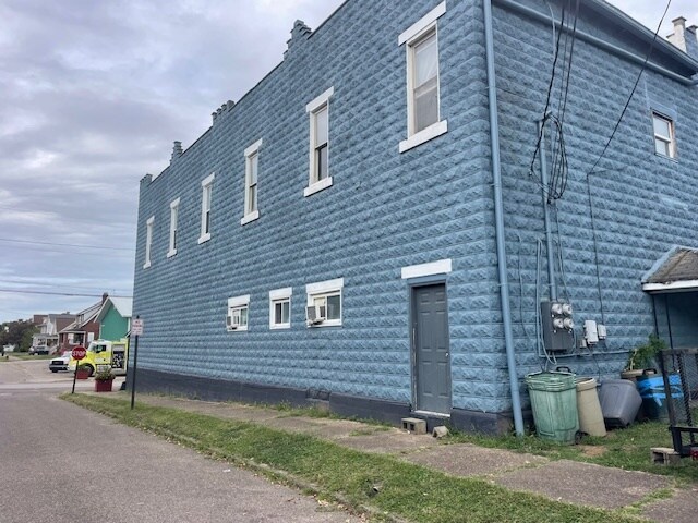Building Photo - 201 W Main St