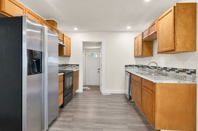 Building Photo - Lovely Remodeled 3 Bedroom, 2 Bath Large Corner Lot in Canby