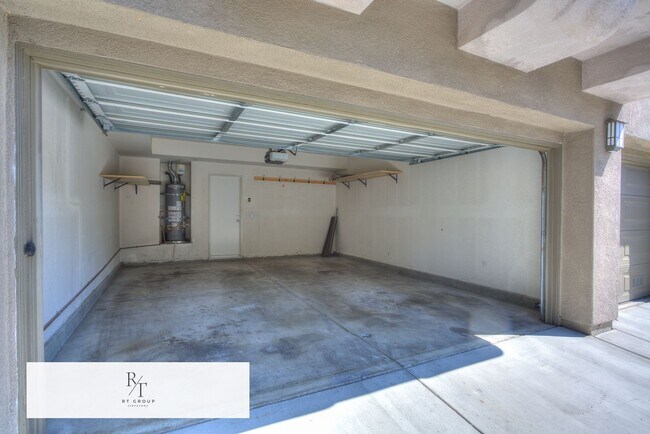 Building Photo - 27944 John F Kennedy Dr