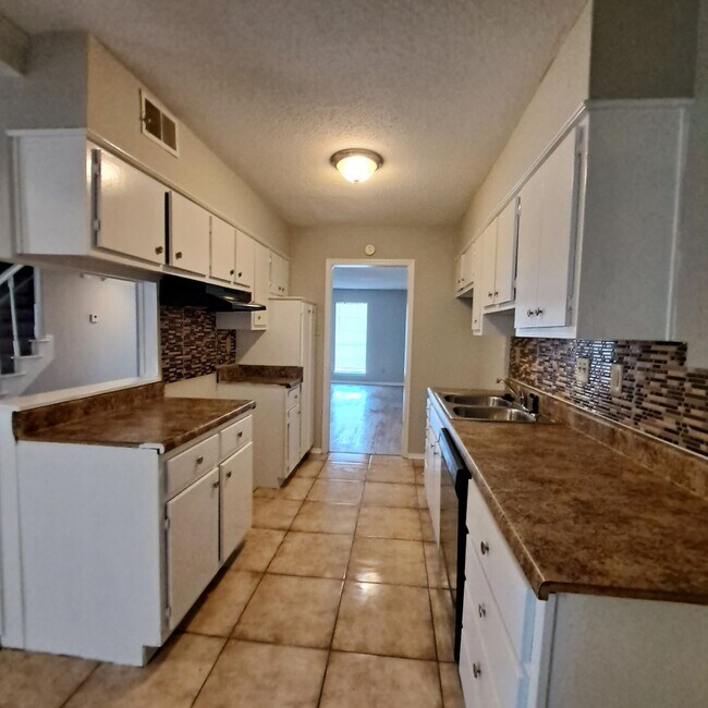 Building Photo - Welcome to 5252 Scottsdale!
