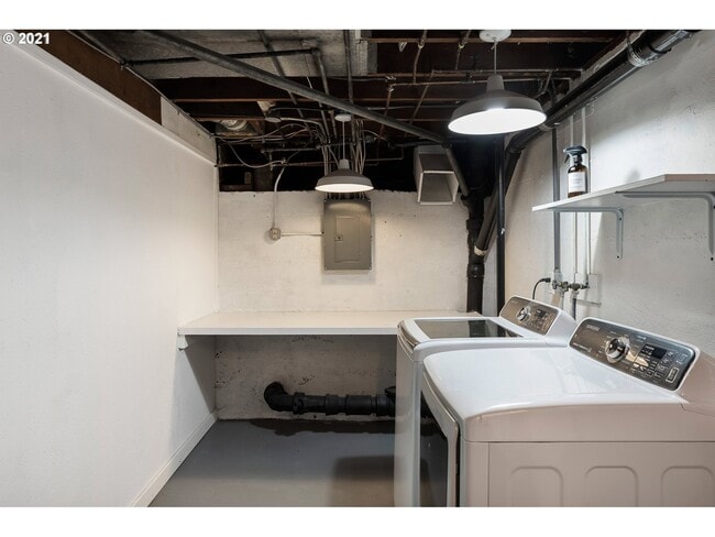Basement Laundry - 140 NW Maywood Dr