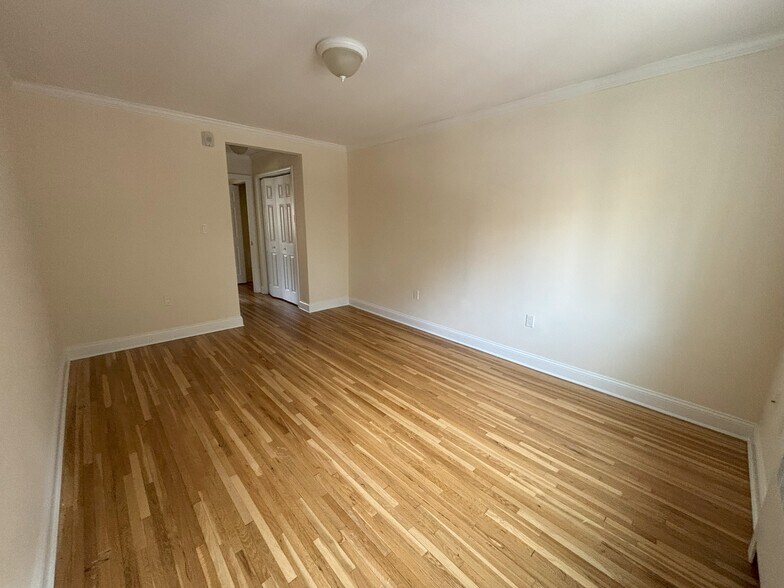 Building Photo - 105 Longwood Ave