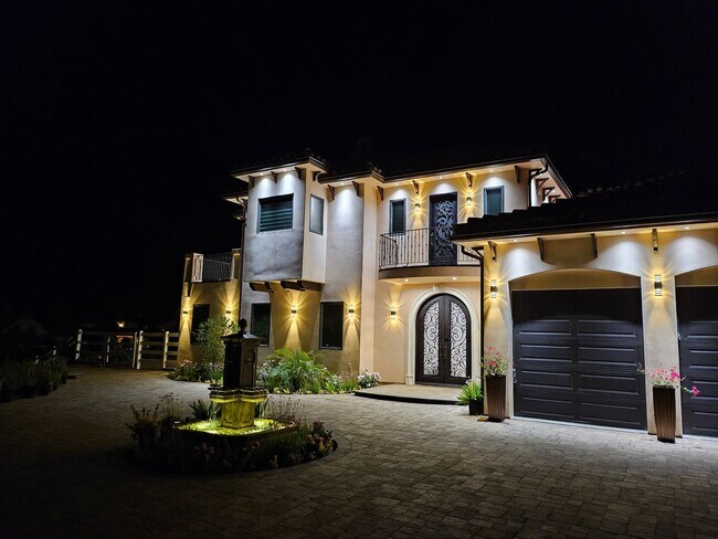 Building Photo - Exquisite 5-Bedroom Luxury Pool Home with ...