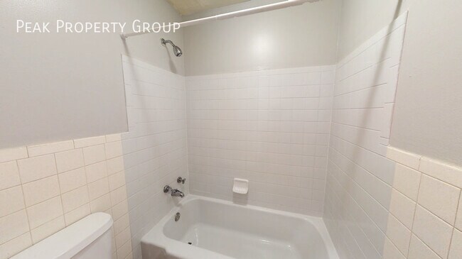 Building Photo - 2971 Deckebach Ave