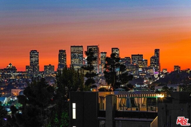 Building Photo - 8550 Holloway Dr