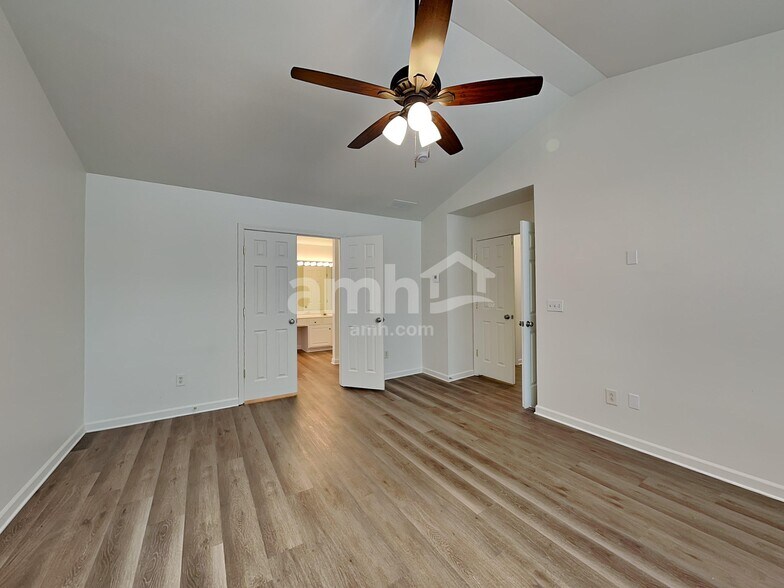 Building Photo - 405 Carphilly Ct