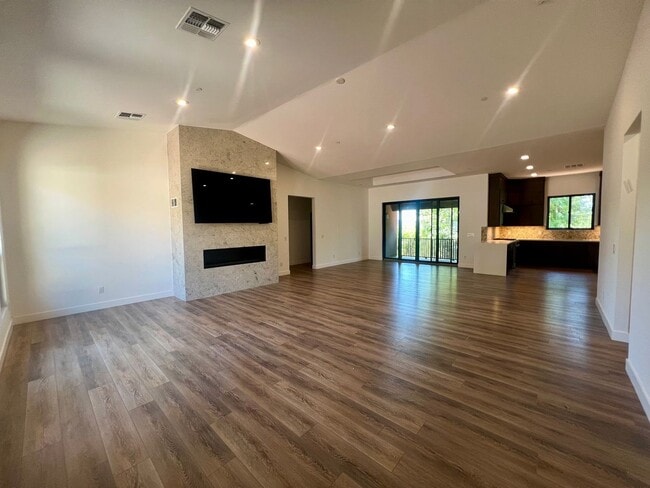 Building Photo - 485 Windsong Dr