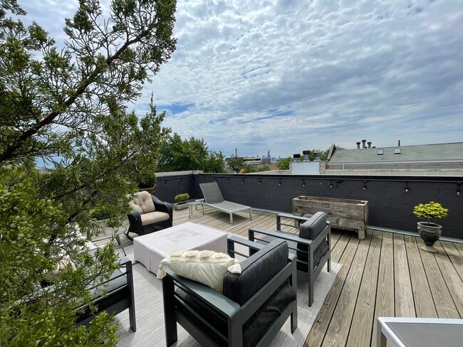 Building Photo - 2848 N Damen Ave