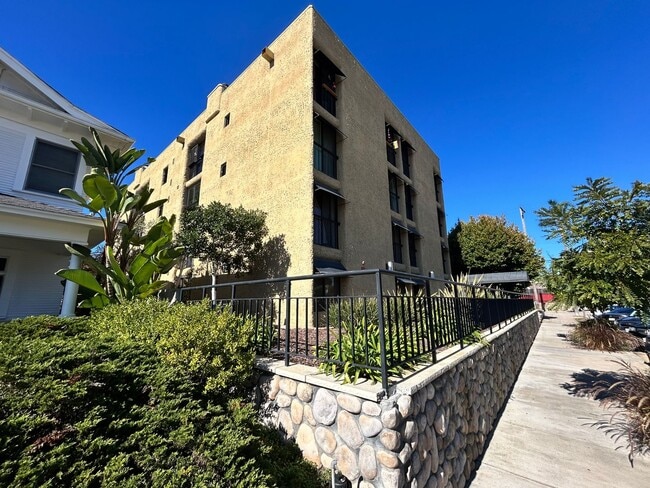 Building Photo - Beautiful 2B/2BA Condo in Mission Hills for Rent!