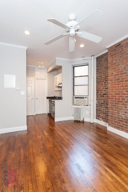 Building Photo - 246 Mott St