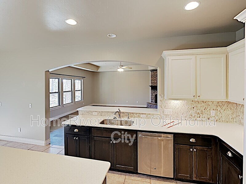 Building Photo - 15300 SE 57th St