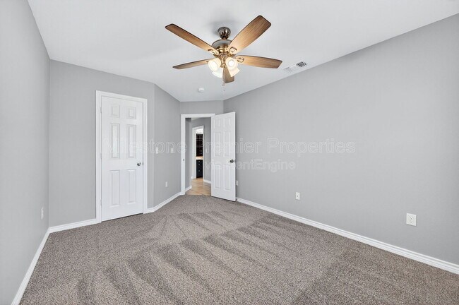 Building Photo - 1021 Rice St