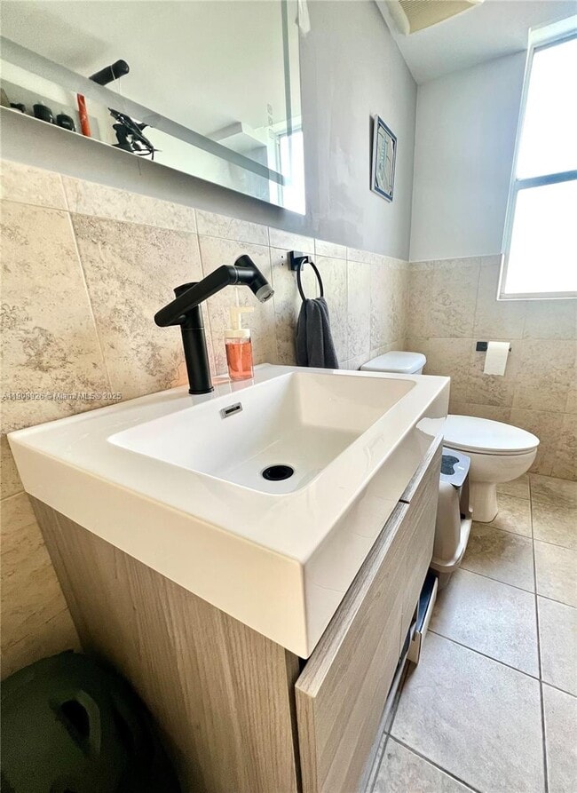 Building Photo - 498 SW 2nd St