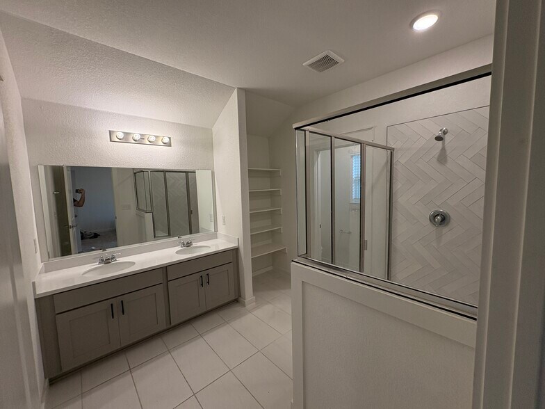 Building Photo - 7408 Sparkling Light Dr