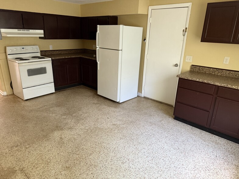 Building Photo - 6067 Longchamp Dr