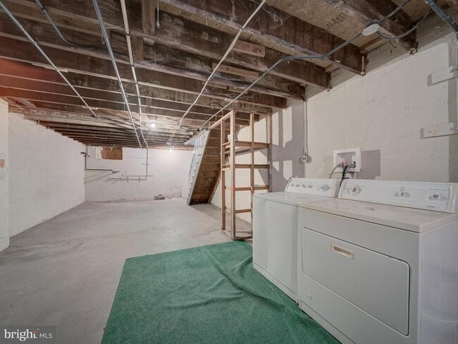Building Photo - 2047 Griffis Ave