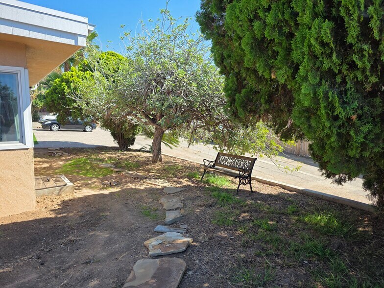 View of front yard with bench (bench optional) - 456 E Indian Rock Rd