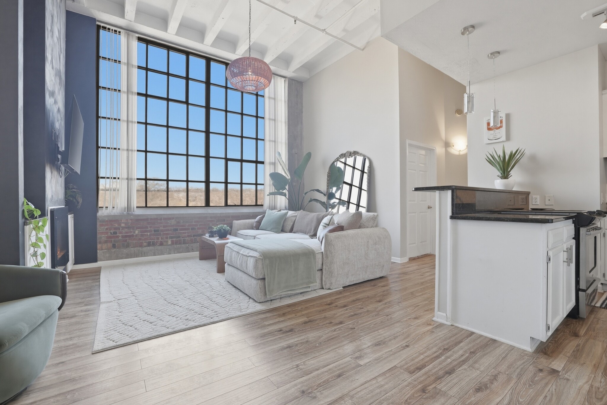 Building Photo - 611 N Park Ave