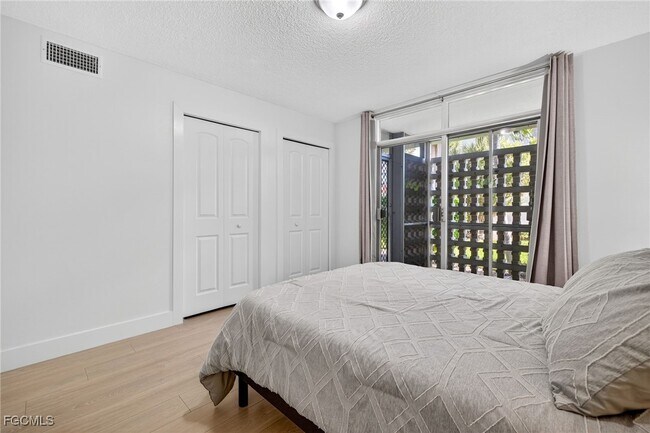 Building Photo - 330 Tudor Dr