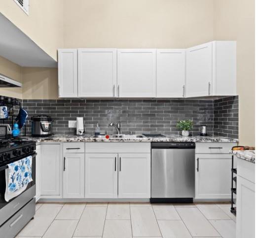 Building Photo - 11847 Plumbrook Dr