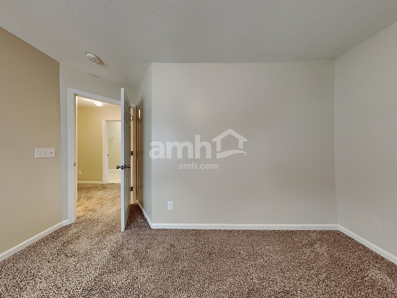 Building Photo - 128 Heartstone Cir