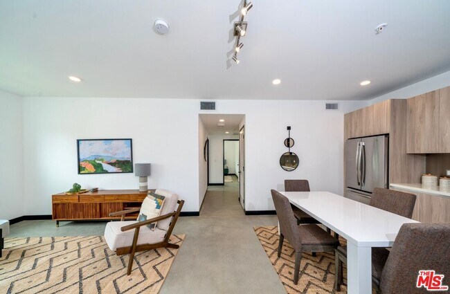 Building Photo - 11445 Riverside Dr