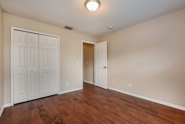 Building Photo - 13621 Meadowpark Ave