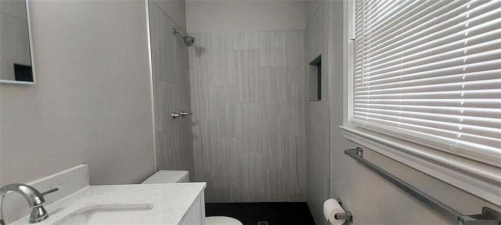 Building Photo - 5030 Beth St