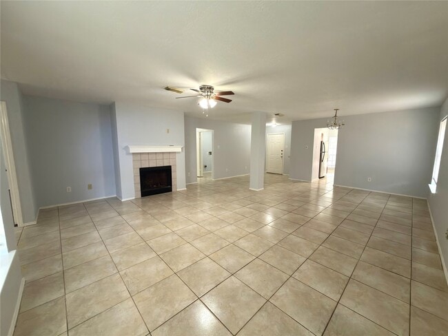 Building Photo - 15518 Evergreen Grove Dr